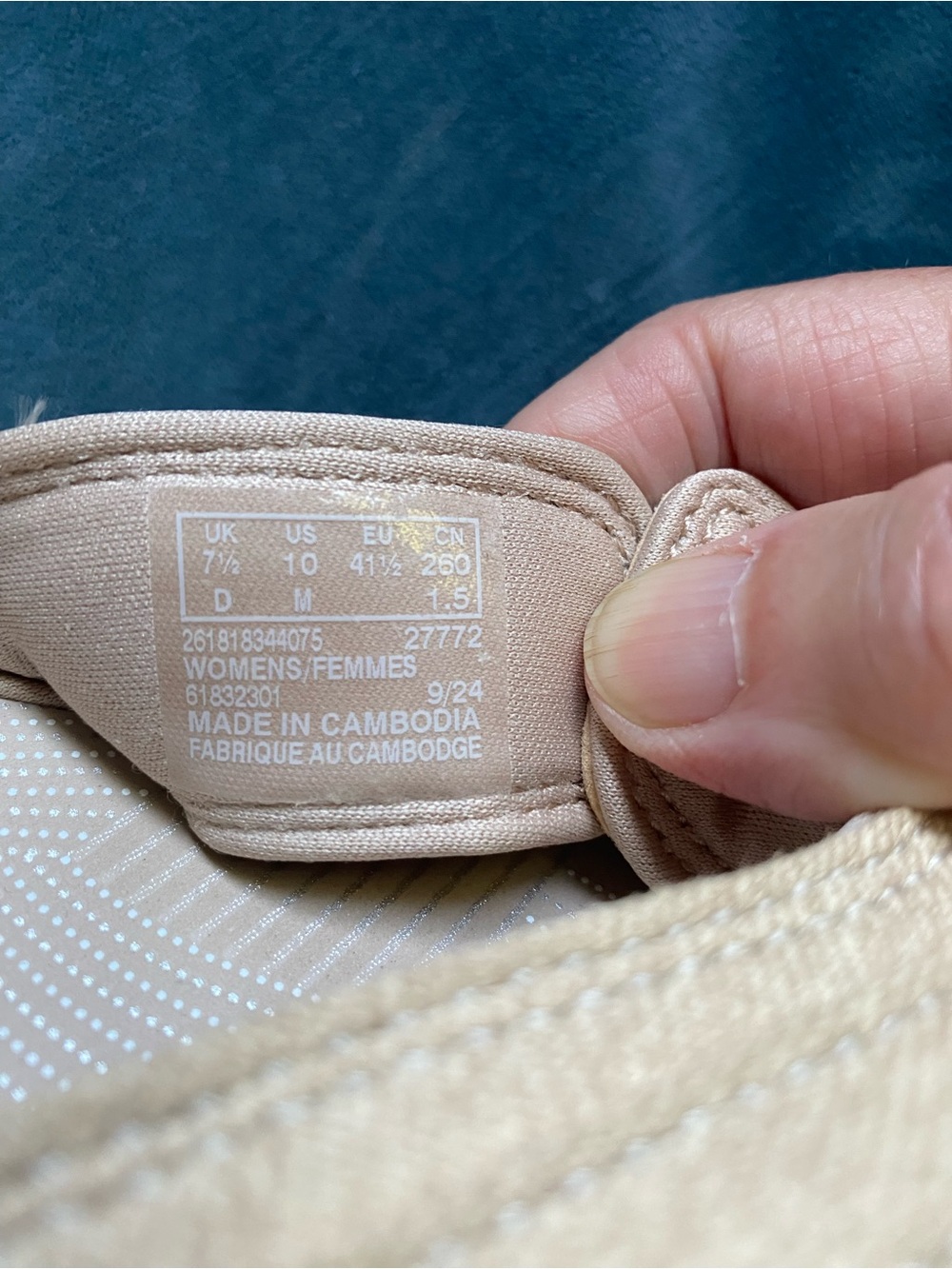 Clarks Women’s Tan Cloudsteppers Comfort Thong Sandals size 10 - Picture 4 of 5